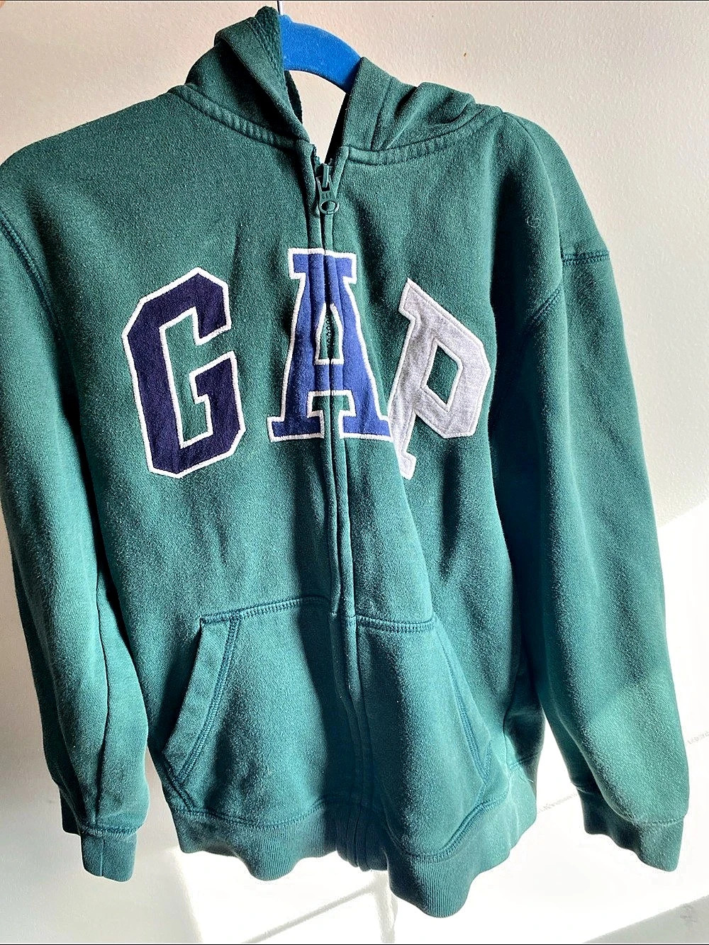 Gap Arch Logo Full-Zip Hoodie Kids Green with the matching sweatpants